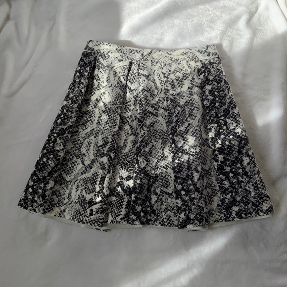 NEW holiday snake print pleated skater skirt (S) - Picture 1 of 3
